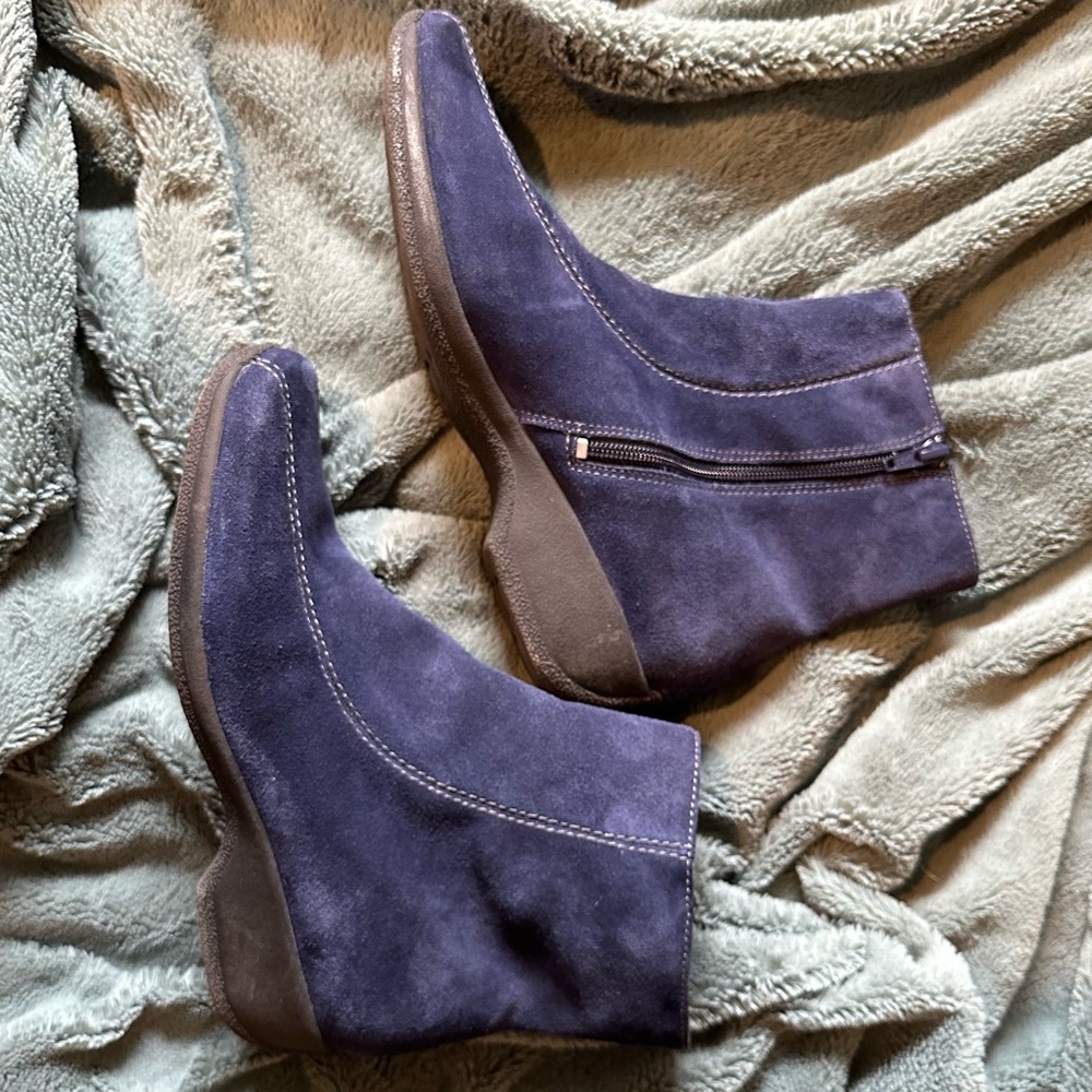 Clarks Blue Suede Booties 9W - Picture 2 of 6